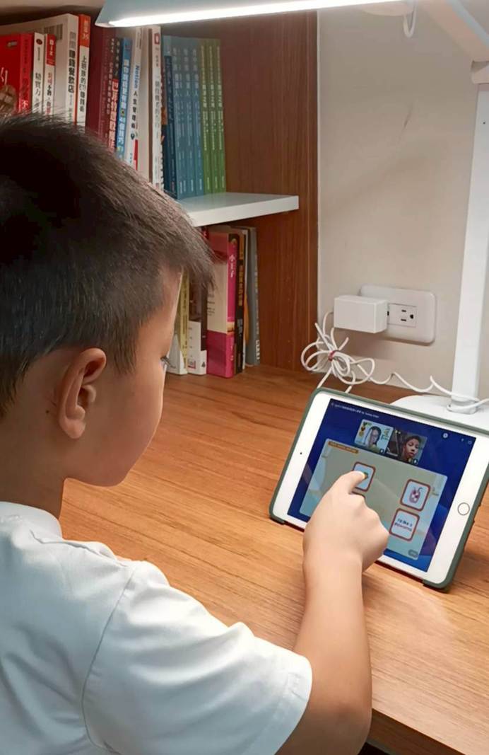 遊戲化界面讓學英文像闖關