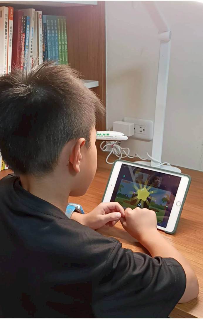 遊戲化界面讓學英文像闖關